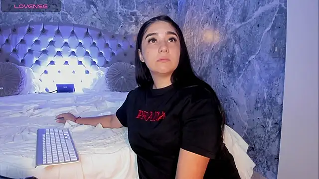 Belliinda 21 online show from 10-22-25, 07:02