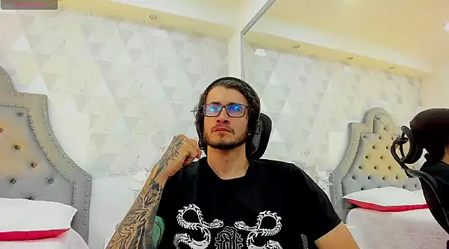 Loggan donnelly online show from 01-19-25, 04:22