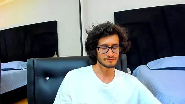 Loggan donnelly online show from 02-14-25, 03:33