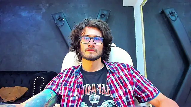 Loggan donnelly online show from 03-22-25, 08:26