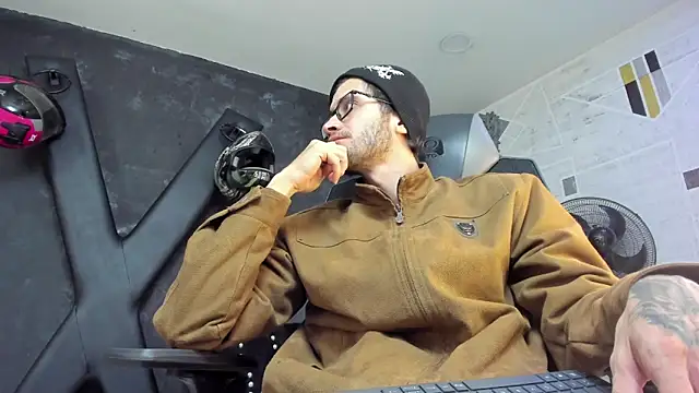 Loggan donnelly online show from 09-20-25, 08:21