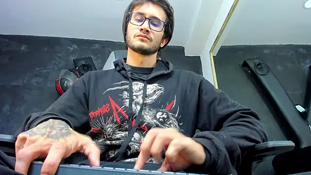 Loggan donnelly online show from 09-28-25, 08:25