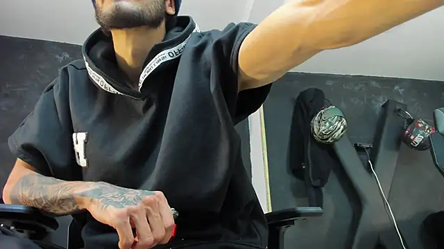 Loggan donnelly online show from 10-10-25, 08:08