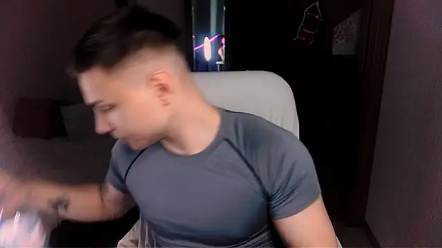 handsome guy01 online show from 12-28-24, 08:36