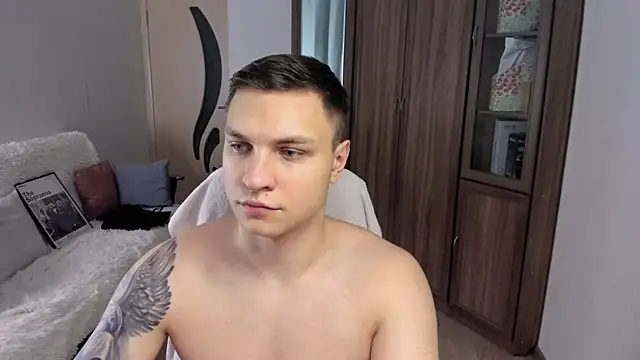 handsome guy01 online show from 09-21-25, 12:12