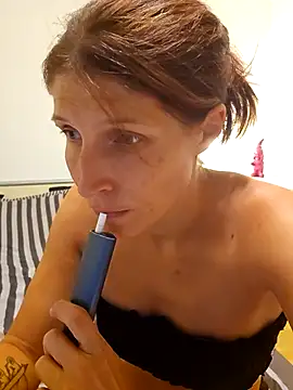 Snapshot of Lenchen_ chatting on 06-28-26, 07:31 Lenchen online show from 06-28-26, 07:31