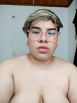 Snapshot of amalia_love chatting on 01-04-25, 06:52 amalia love online show from 01-04-25, 06:52