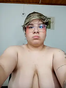 Snapshot of amalia_love chatting on 02-02-25, 06:26 amalia love online show from 02-02-25, 06:26