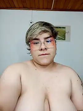 Snapshot of amalia_love chatting on 02-08-25, 12:38 amalia love online show from 02-08-25, 12:38