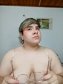 Snapshot of amalia_love chatting on 02-22-25, 09:23 amalia love online show from 02-22-25, 09:23