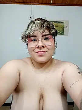 Snapshot of amalia_love chatting on 03-02-25, 12:43 amalia love online show from 03-02-25, 12:43