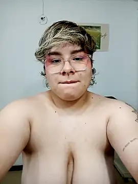 Snapshot of amalia_love chatting on 03-16-25, 11:49 amalia love online show from 03-16-25, 11:49