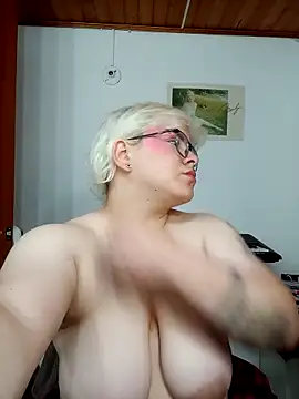 Snapshot of amalia_love chatting on 09-13-25, 04:56 amalia love online show from 09-13-25, 04:56