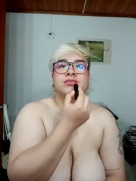 Snapshot of amalia_love chatting on 10-10-25, 05:50 amalia love online show from 10-10-25, 05:50