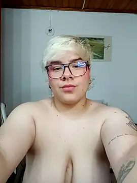 Snapshot of amalia_love chatting on 10-11-25, 05:17 amalia love online show from 10-11-25, 05:17