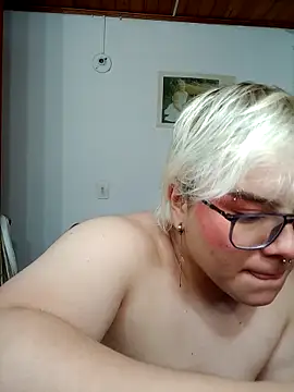 Snapshot of amalia_love chatting on 10-16-25, 06:25 amalia love online show from 10-16-25, 06:25