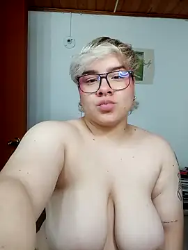 Snapshot of amalia_love chatting on 11-07-25, 04:12 amalia love online show from 11-07-25, 04:12