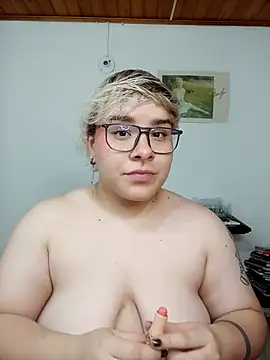 Snapshot of amalia_love chatting on 11-09-25, 06:01 amalia love online show from 11-09-25, 06:01