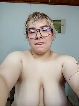 Snapshot of amalia_love chatting on 11-27-25, 04:20 amalia love online show from 11-27-25, 04:20