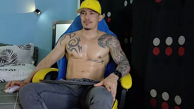 Snapshot of Alex_motta chatting on 06-07-26, 03:43 Alex motta online show from 06-07-26, 03:43