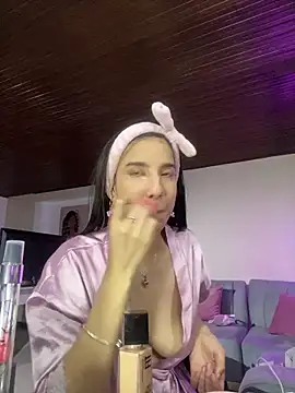 Snapshot of Praga_Pink chatting on 03-18-25, 03:20 Praga Pink online show from 03-18-25, 03:20
