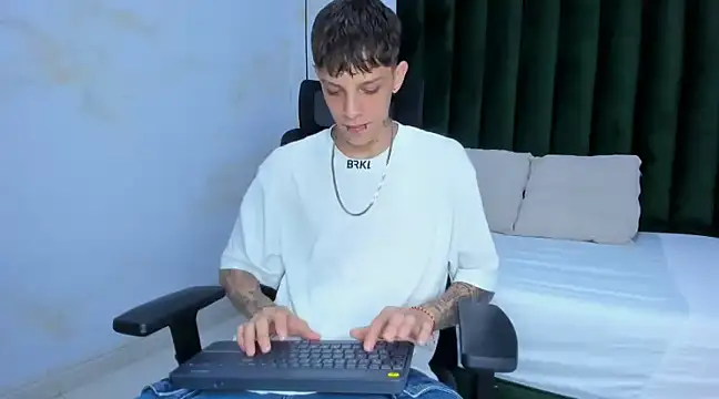 Snapshot of Adam_hard_ chatting on 12-05-24, 07:28 Adam hard  online show from 12-05-24, 07:28