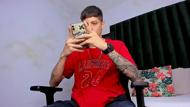 Snapshot of Adam_hard_ chatting on 03-05-25, 08:42 Adam hard  online show from 03-05-25, 08:42