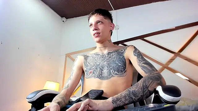 Snapshot of Adam_hard_ chatting on 09-24-25, 07:39 Adam hard  online show from 09-24-25, 07:39