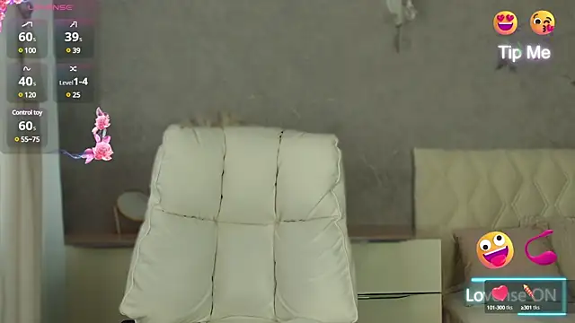 Snapshot of LianaCruz__ chatting on 02-14-25, 05:19 LianaCruz online show from 02-14-25, 05:19