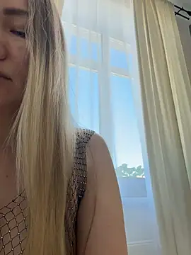 LianaCruz   online show from 04-16-26, 06:58