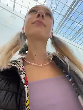 Lia  Love online show from 09-17-25, 01:13