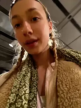 Lia  Love online show from 10-05-25, 12:14