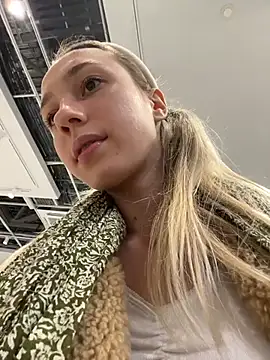 Lia  Love online show from 10-10-25, 12:15