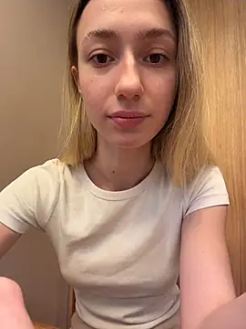 Lia  Love online show from 12-17-25, 12:11