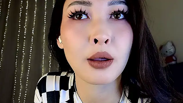 Snapshot of honey_yani chatting on 03-15-26, 12:38 honey yani online show from 03-15-26, 12:38