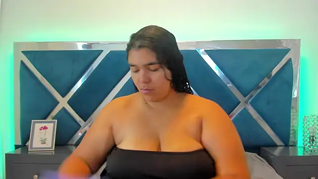 Tiffanymiller00 online show from 07-27-26, 01:18