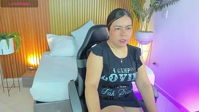 Snapshot of nahia_13 chatting on 05-02-26, 12:43 nahia 13 online show from 05-02-26, 12:43