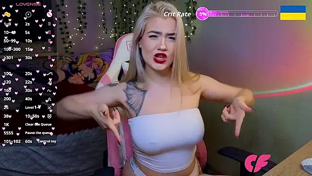 Snapshot of RedVelveten chatting on 11-15-25, 01:18 RedVelveten online show from 11-15-25, 01:18