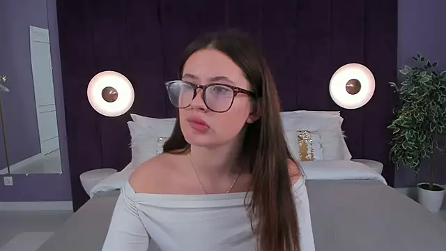 milaleoneli online show from 02-10-25, 12:29