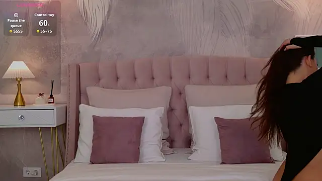 milaleoneli online show from 04-05-26, 03:09