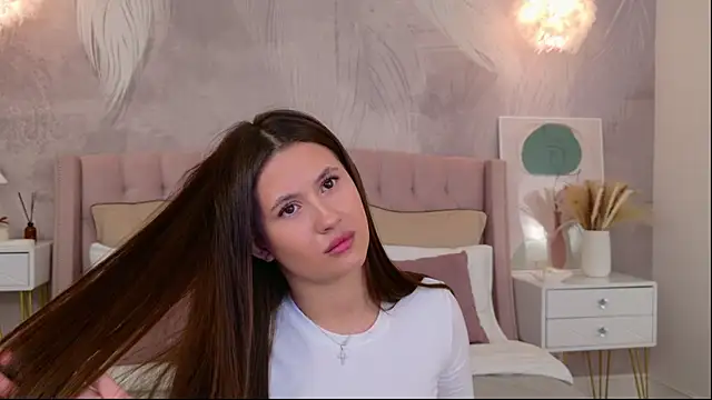 Snapshot of milaleoneli chatting on 04-24-26, 02:52 milaleoneli online show from 04-24-26, 02:52