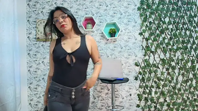 Snapshot of Baby3hot chatting on 06-04-26, 11:05 Baby3hot online show from 06-04-26, 11:05