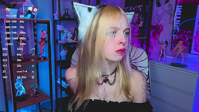 HildaEvatt online show from 10-17-25, 05:04