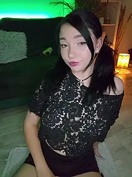 AveryWillow online show from 09-28-25, 04:01