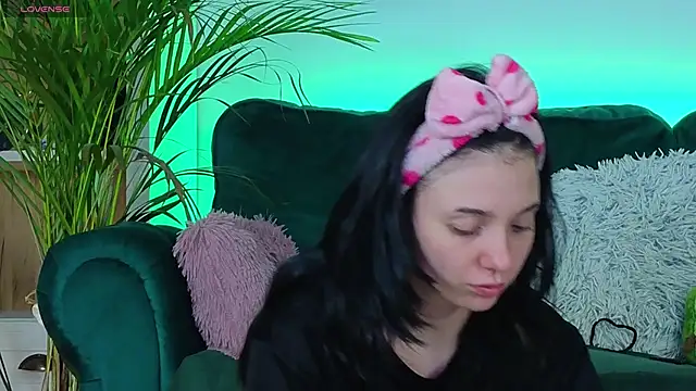 AveryWillow online show from 10-10-25, 01:37