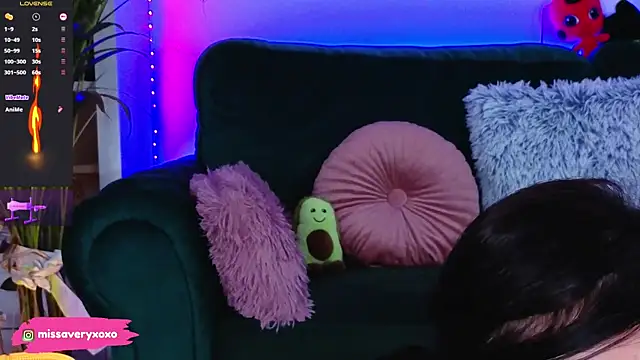 AveryWillow online show from 04-06-26, 04:46