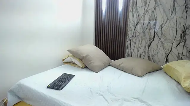 MartinaGuzmann online show from 02-15-25, 06:44