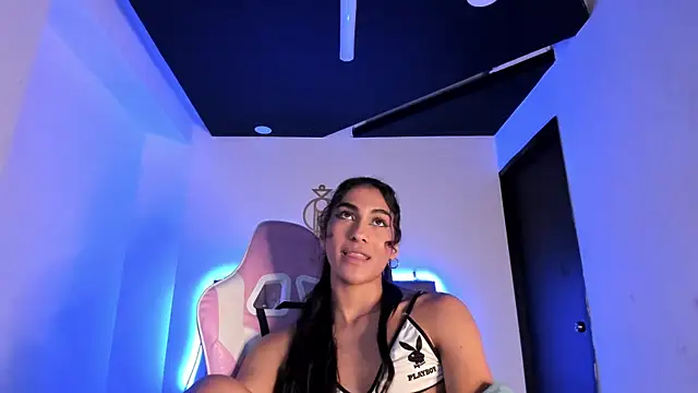 Snapshot of MiaCavallii_ chatting on 03-19-25, 09:17 MiaCavallii online show from 03-19-25, 09:17