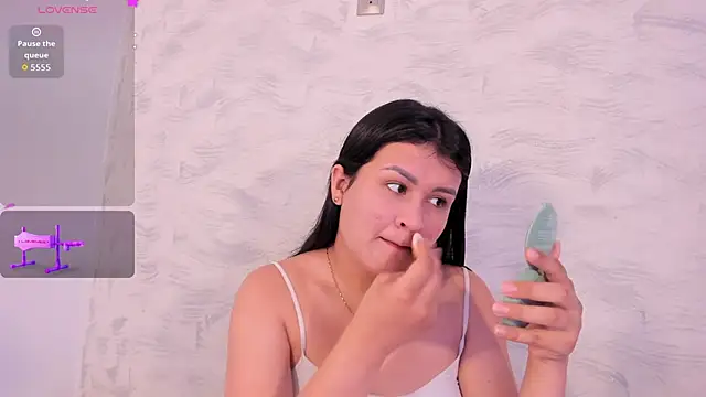 Elalove  online show from 10-20-25, 07:03