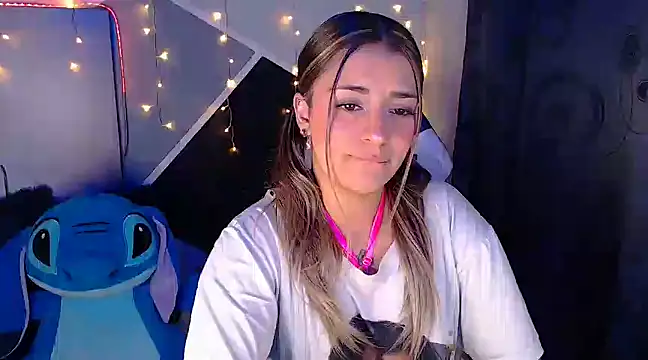 Snapshot of Samanta_james19 chatting on 03-06-25, 06:48 Samanta james19 online show from 03-06-25, 06:48